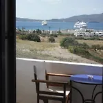 Kapetan Giannis 3* Adamantas (Milos)