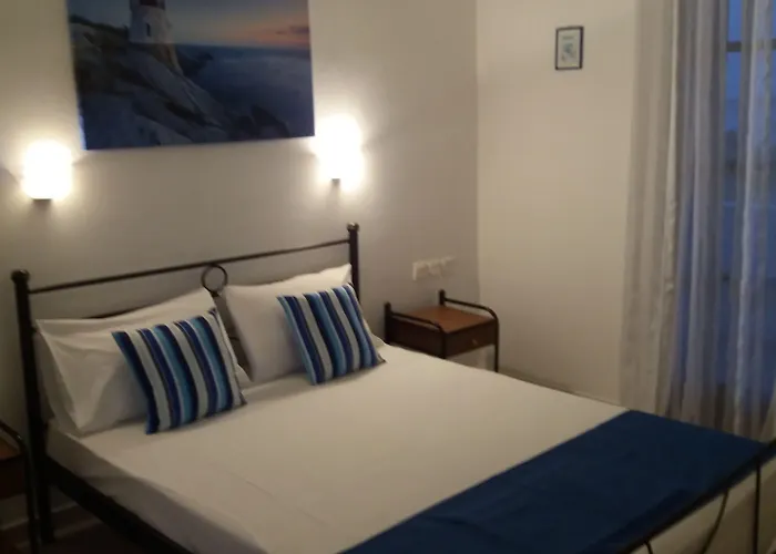 Kapetan Giannis 3* Adamantas (Milos)