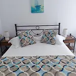 Kapetan Giannis 3* Adamantas (Milos)